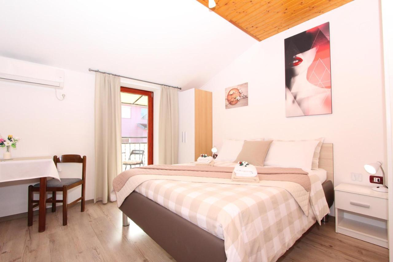 Rooms And Apartment Matosevic Rovinj Exterior foto
